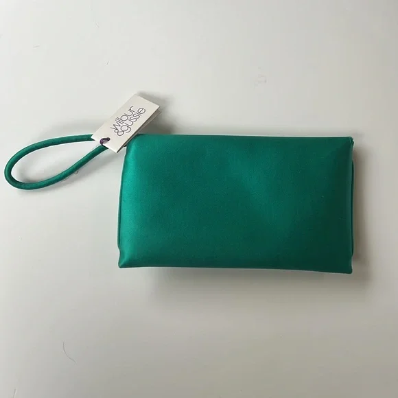 Clutch • Wilbur & Gussie from London • Green Satin w/ beautiful brooch • - Picture 4 of 9
